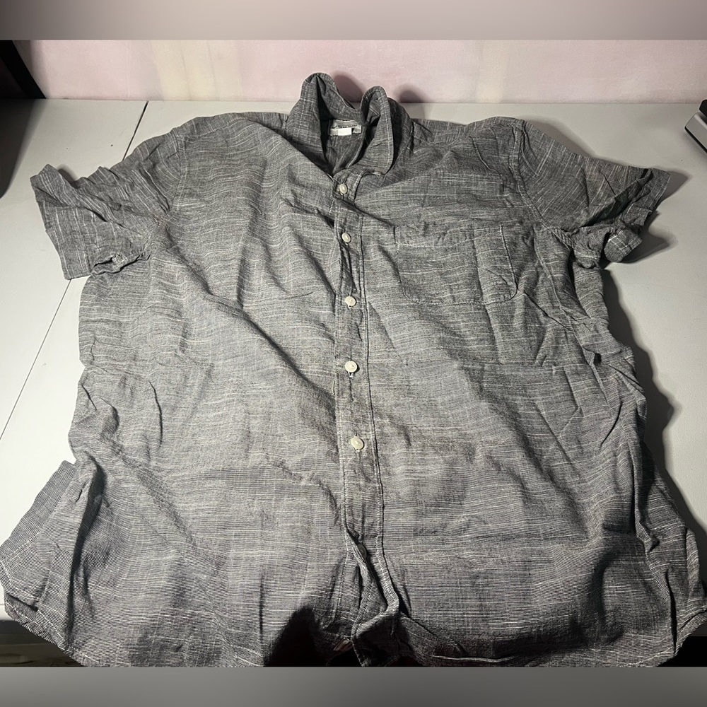 American eagle short sleeve grey button up